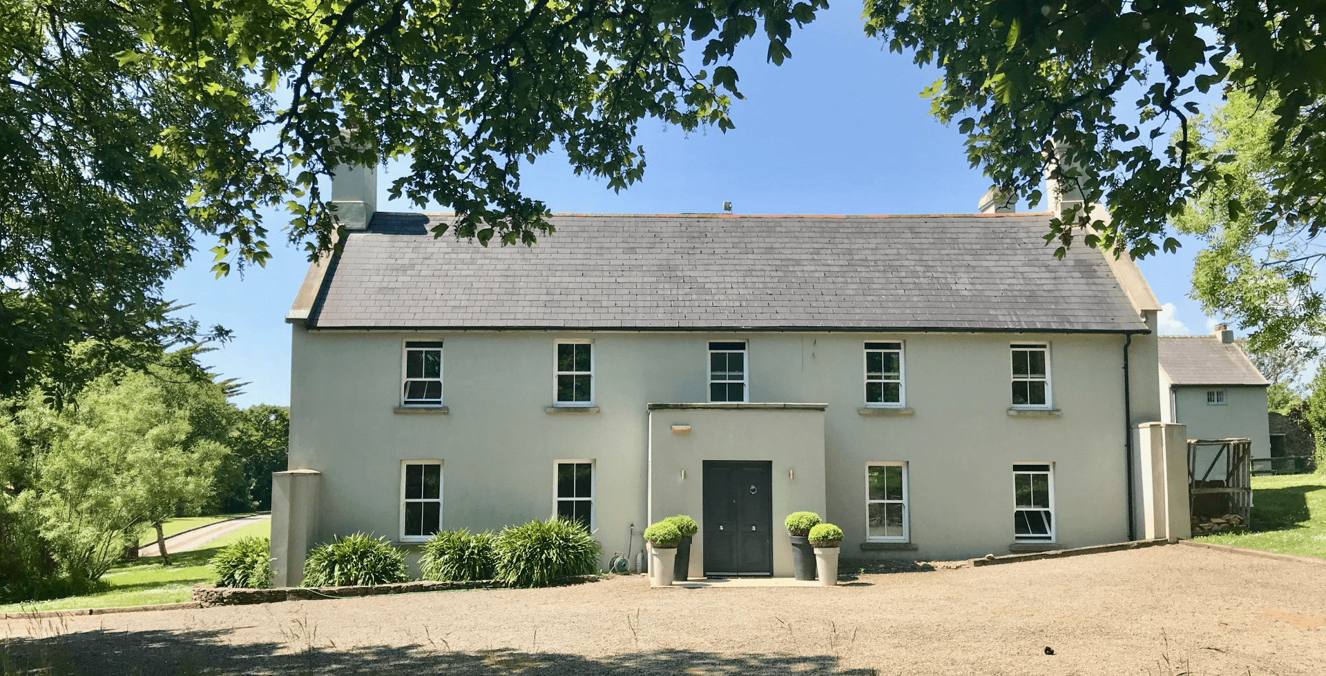 Dunowen house outside.