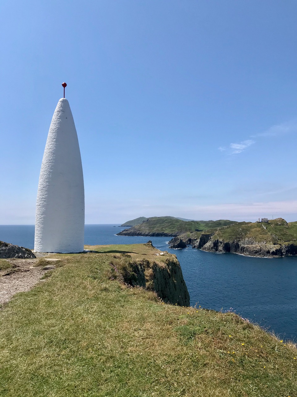 Ireland cliffs with a view over the sea.