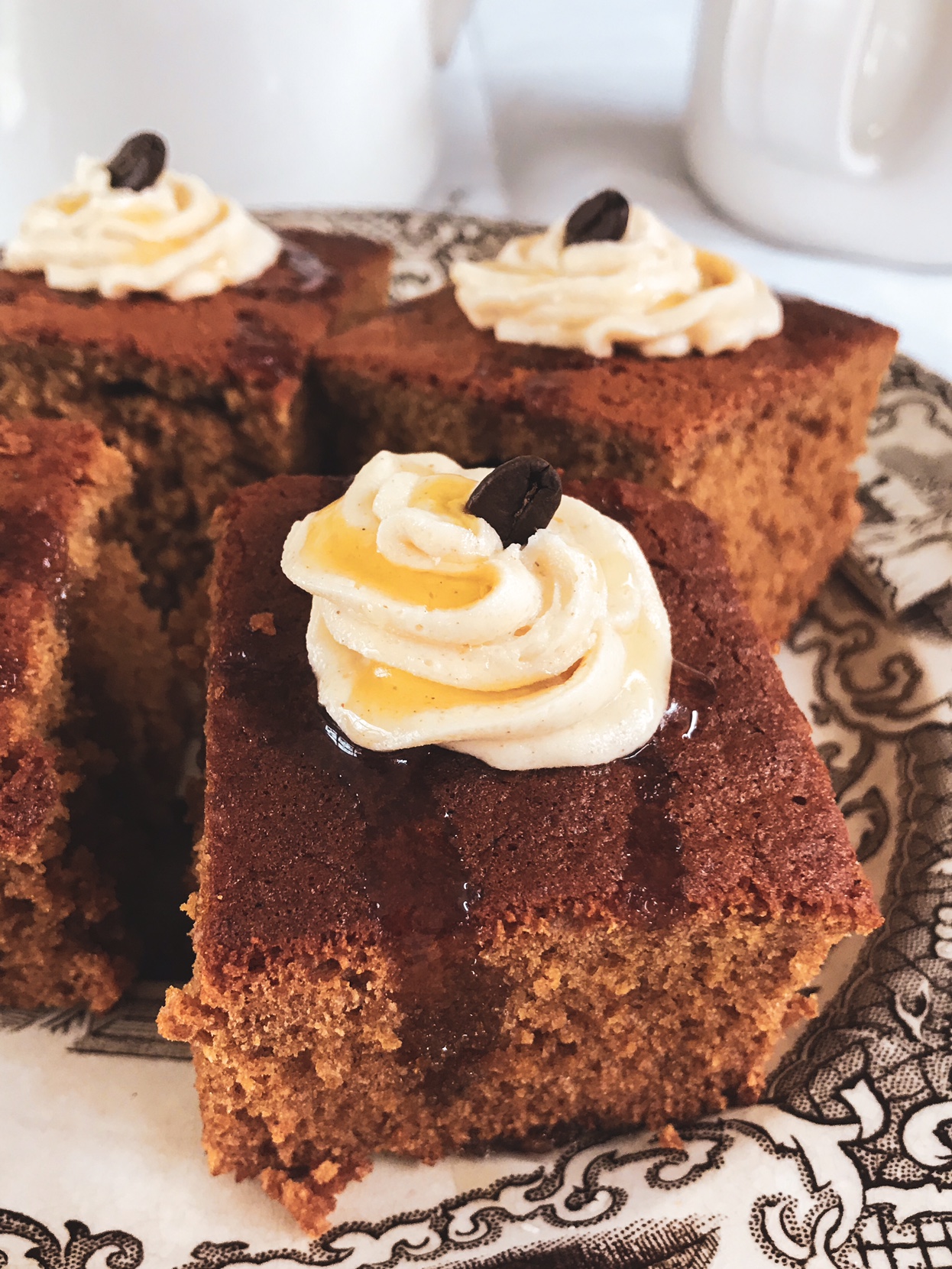 Honey and spice cakes on a plate.